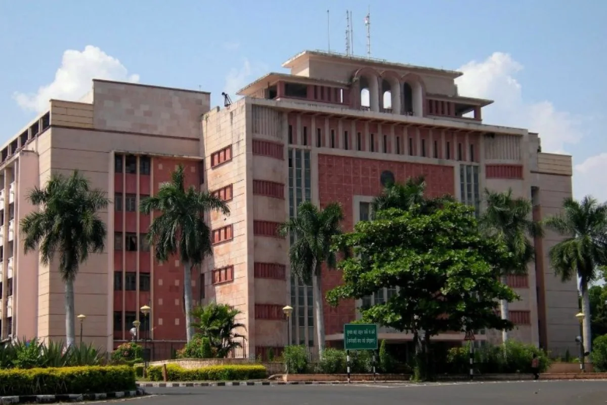 The pink sandstone Vallabh Bhavan secretariat building in Bhopal with palm trees in front
