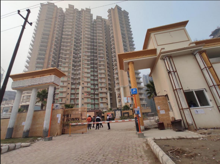 Heartbreaking Tragedy in Greater Noida: 22-Year-Old Woman Ends Life by Jumping from 16th Floor